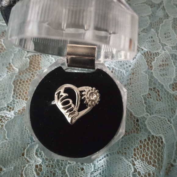 Silver Heart 'Mom' CZ Ring, - Picture 1 of 8